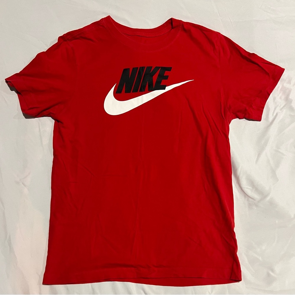 Nike Men's Red T-Shirt